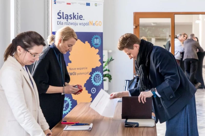 zdjęcie wyróżniające Wsparcie dla organizacji społecznych z regionu. Można otrzymać nawet 100 tys. zł